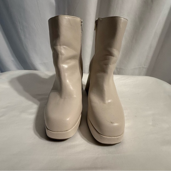 Mari A. Cream Heeled Booties - Size 8.5 - Picture 2 of 8